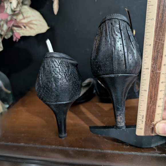 FIN black t-strap peep toe black leather sandals - Picture 5 of 10